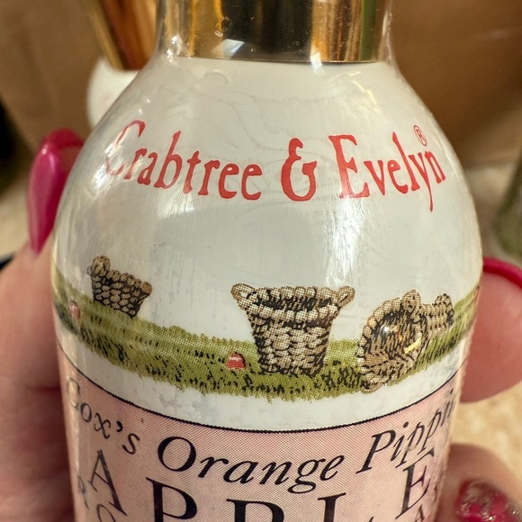 Vintage Crabtree & Evelyn Apple Room Spray Collection with Gold Accents 1 New - Picture 6 of 9